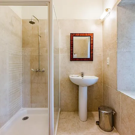 4 Bedroom Amazing Home In Caylus Holiday home *