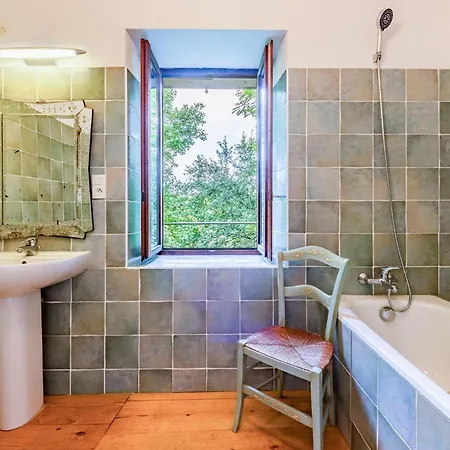 4 Bedroom Amazing Home In Caylus Holiday home Caylus